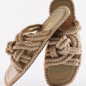 NWT ZARA LOW HEEL KNOTTED SANDALS